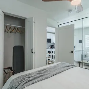 Guest house Luxury Tiny 2 Miles From Downtown